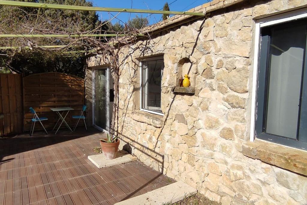Charmant Studio Independant Dans La Colline Eyguieres Экстерьер фото